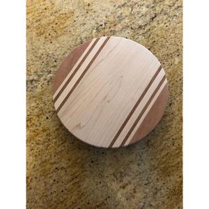 Tabla de cortar de madera Premium para uso en cocina multiusos y tabla de cortar de madera de diseño de forma redonda con acabado antiguo Premium - Product Image 2