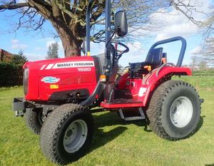 Comprar tractor compacto Massey Ferguson 1520 en venta, 20HP diésel, 4WD, transmisión hidrostática, listo para uso agrícola - Product Image 4