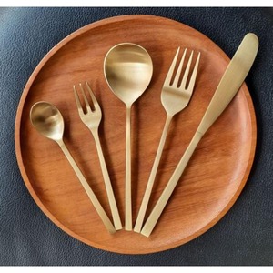 ชุดมีดทองเหลืองพร้อมด้ามจับบางเฉียบชุดเครื่องใช้บนโต๊ะอาหารชุบทองประกอบด้วยช้อนส้อมและชุดมีด - Product Image 3