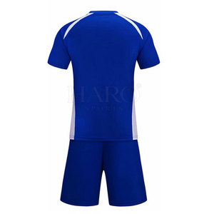 Tenue de football fabriquée en tissu respirant conçu pour garder les joueurs au frais et au sec pendant les matchs de football intenses - Product Image 2