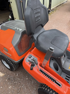 เครื่องตัดหญ้า Husqvarna R310 AWD แบบนั่งขับ 150 ชั่วโมง ใบมีดกว้าง 112 ซม. สภาพดีเยี่ยม - Product Image 6