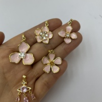 Collier personnalisé, fabrication de bijoux DIY, pendentifs mignons en émail rose en forme de fleurs pour femmes, accessoires de mode en gros