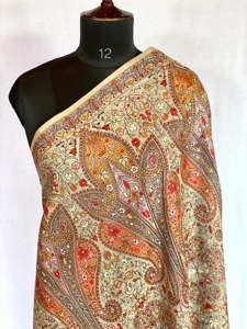 Châle Kashmiri fabriqué à la main avec Sozni Work Fine Wool Ethnic Touch pour les mariages et le style de la saison d'hiver - Product Image 1