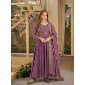 Vestido Anarkali Morado con Bordado Intenso, Conjunto Lehenga de Manga Larga, Estilo Indio-Pakistaní, para Bodas, Graduaciones, Fiestas y Eventos Formales, Cosmos - Product Image 1