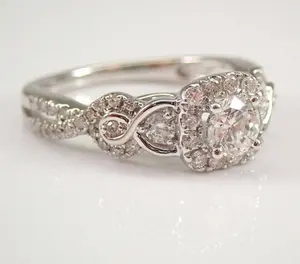 Superbe bague de fantaisie d'anniversaire de mariage en diamant Moissanite taille ronde en argent 925 - Product Image 3