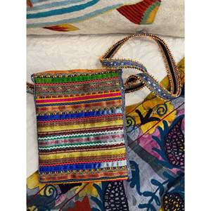 Bolso Bandolera Raksha Bollywood con Correa Única, Estilo Bohemio Vintage, Patrón a Rayas, Bordado, Cierre de Cremallera, Decoración de Flores con Cadena - Product Image 4