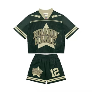 Conjuntos de camiseta y pantalones cortos de fútbol americano de alta calidad OEM, camiseta recortada elegante de malla transpirable impresa personalizada - Product Image 1