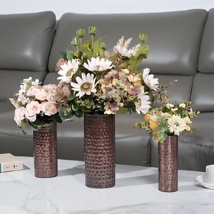 Vase de table moderne en aluminium de qualité supérieure en métal Décoration de table élégante pour la maison Vase à fleurs de qualité - Product Image 4