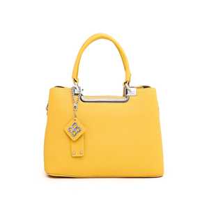 Bolso de brazo formal amarillo P35971 Bolso elegante para uso diurno o nocturno - Product Image 3