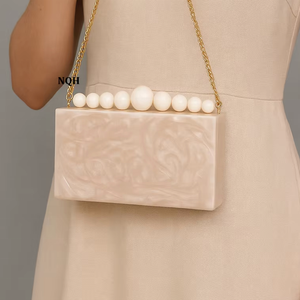 Pochette de soirée de luxe durable en bois et résine écologique avec bouton tendance, design géométrique incrusté, chaîne bandoulière, logo personnalisé - Product Image 1