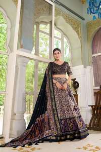 Dernier modèle de Lehenga Choli en soie de style gujarati pour Navratri, avec travail de miroirs et de Zari, style traditionnel, prêt à être expédié - Product Image 4