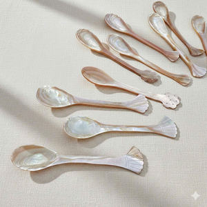 Cuillères en nacre personnalisées avec logo, vente en gros, cuillères en coquille de mer naturelle pour le service de cuisine gastronomique - Product Image 2