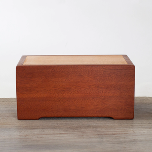 Urna de cremación hecha a mano para cenizas de madera, recuerdo de urna de cremación para humanos al por mayor de Vietnam - Product Image 4