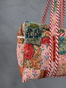 Patchwork fait à la main coton matelassé sac de sport bloc impression Design personnalisé été hiver voyage marché femmes sac fourre-tout - Product Image 3