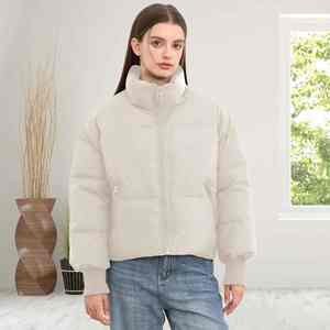Veste matelassée matelassée de taille régulière pour femmes à capuche rembourrage doux fermeture éclair élégante coupe ajustée manches longues chaud à la mode - Product Image 3