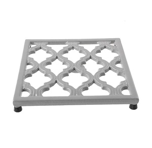 Trivet ดูเรียบง่ายและมีระดับด้วยการออกแบบใหม่ การออกแบบที่เป็นเอกลักษณ์ด้วยขี้เกียจโลหะชุบนิกเกิลขัดเงาสําหรับใช้ในบ้านและห้องครัว - Product Image 2
