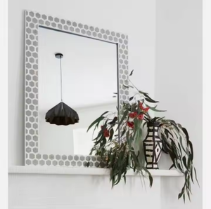 Miroir mural de luxe avec incrustation d'os de qualité supérieure avec trous percés à la main sur l'os avant par Crescent Crafts - Product Image 2