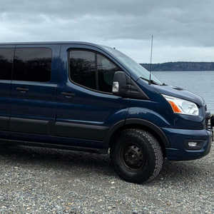 Furgoneta Ford Transit 150 XLT AWD Usada del 2020 - Product Image 1