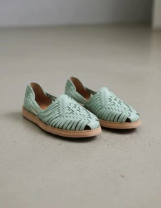 Mocassins en cuir véritable pour femmes, tressés, à enfiler, chaussures décontractées, légères et antidérapantes pour la marche en plein air. - Product Image 4