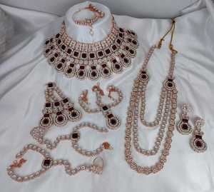 ชุดสร้อยคอแต่งงานสำหรับผู้หญิงและผู้หญิงชุดเครื่องประดับเจ้าสาวแบบดั้งเดิมและแฟนซีเพทายชุบทองและเพชรสังเคราะห์ - Product Image 2