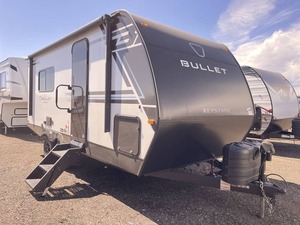 Remolque Fairly KH Usado Nuevo 2026 Keystone B-u-l-l-e-t C-l-a-s-s-i-c 18RBC listo para la venta - Product Image 1