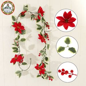 Binlu พวงมาลัยคริสต์มาสทำมือหรูหราทำจากพีวีซีใบไม้สีเขียวดอกไม้สีแดงเชอร์รี่ - Product Image 2