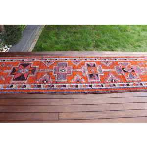 Alfombra Vintage de 2.6x10.8 pies, Alfombra Turca Herki, Alfombra de Lana con Rayas Naranjas - Product Image 3