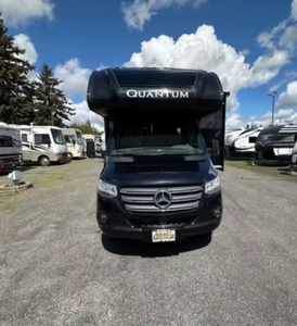 Camping-car de luxe Thor Motor Quantum 2025, modèle très demandé, idéal pour le camping - Product Image 1