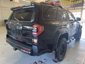 รถยนต์โตโยต้า 4Runner SUV ปี 2024 สภาพดีเยี่ยม ใช้งานน้อย รถมือสองสภาพดีมาก พวงมาลัยซ้าย - Product Image 6