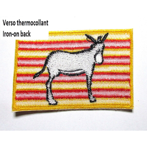 ป้ายปักคุณภาพสูง ป้ายปักเสื้อผ้า ป้ายโลโก้แบรนด์ ป้ายปักเชนิลแบบรีดติด ผ้าทวิล - Product Image 4