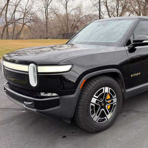 Rivian R1T Adventure Edition 2022 d'occasion, propre, quadricycle à quatre roues motrices, batterie grande capacité - Product Image 1