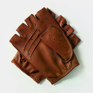 ถุงมือขับรถหนังแท้คุณภาพสูงสไตล์คลาสสิก แฟชั่นใหม่สำหรับฤดูหนาว เหมาะสำหรับผู้ชายและผู้หญิง ราคาสมเหตุสมผล สีดำ - Product Image 2