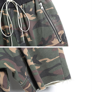 Pantalones cortos de camuflaje informales para hombre con bolsillos con cremallera, ropa para hombre, mezcla de algodón, cintura con cordón, perfectos para senderismo y actividades al aire libre - Product Image 3