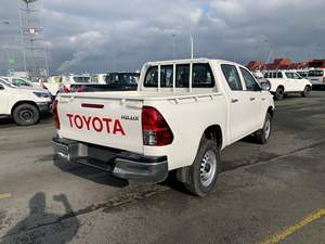 Voiture d'occasion de qualité abordable 2023 Toyota Hilux Crew Cab Standard Plus Conduite à gauche - Product Image 5