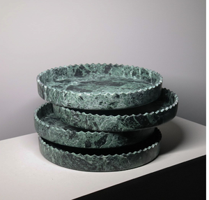 ที่รองแก้วหินอ่อนสีขาวทรงกลม ประดับลายดอกไม้ละเอียดอ่อนด้วยการฝังเปลือกหอย เพื่อความสง่างามเหนือกาลเวลา มีจำหน่ายในราคาขายส่ง ช้อปเลยตอนนี้. - Product Image 3