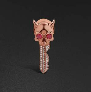 Collar con Colgante de Llave del Infierno, Colgante Redondo de Moissanita con Acabado Chapado en Oro Blanco de 14K, Estilo Hip Hop - Product Image 4