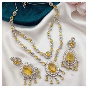 Ensemble de bijoux de mariage glamour déclaration collier de Style indien Jhumka boucles d'oreilles or rouge profond classique en acier inoxydable principal - Product Image 3