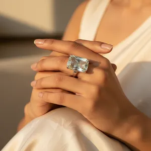Anillo Geométrico de Plata 925 con Granate para Mujer - Joyería Fina - Product Image 1