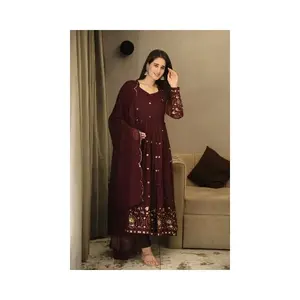 Conjunto de traje Anarkali bordado para mujer de VIBHUTI en color vino - Product Image 5