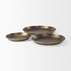 Plateau de service artistique en forme de vague argentée avec surface texturée et design unique parfait pour une décoration intérieure élégante et divertissante - Product Image 6