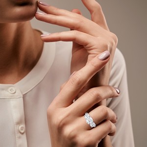 Anillo de 3 Piedras con Circonita Cúbica de Corte Brillante Redondo de 2.0 ct, Plata de Ley 925, Anillo de Compromiso Clásico, Anillo de Boda, Joyería Fina, Anillo Brillante - Product Image 6