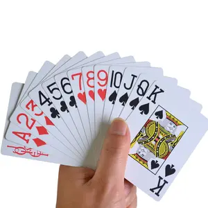 Diskon Besar 100% Permainan Kartu Plastik Nomor Besar Texas Hold'em Tahan Air dan Cat Kusam Kustom Papan Permainan Kartu Poker Grosir