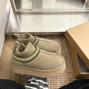 Nouvelles bottes de neige à motif ethnique très tendance pour femmes, chaussures d'hiver à semelle épaisse et rehaussée, chaussettes-bottes - Product Image 1