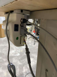 Máquina de Coser Industrial de Puntada Fija DS-9870-D2, Nueva, Usada, con Estructura de Acero y Mango de Plástico, Garantía de 3 Años - Product Image 4