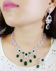 Ensemble de collier de bijoux en diamant anti-ternissement AD avec boucle d'oreille assortie Maang tikka pierre de forme carrée pour femmes et filles - Product Image 4