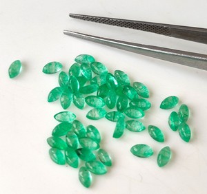 Cabujón de Cuarzo Esmeralda Natural de Alta Calidad 2x4mm-15x20mm, Verde, para Fabricación de Joyas, Venta al por Mayor, Parte Posterior Plana, Efecto de Color - Product Image 5