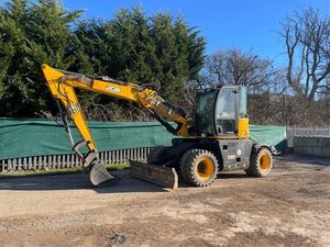 Excavadora de ruedas JCB 110W de 1 tonelada con potente motor KOOP y bomba KYB DE ALTO momento de carga - Product Image 3