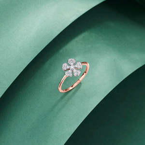 แหวนเพชรลายดอกไม้สไตล์ลำลอง - Product Image 1