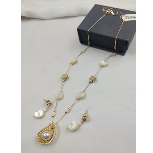 Colgante elegante de diseñador con aspecto de perla, conjunto de collar con pendientes para fiesta, perfecto para boda, uso diario para mujer - Product Image 1