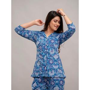 Ensemble coordonné d'été pour femmes, imprimé bleu celtique, 2 pièces, short et pantalon, détail boutonné, manches 3/4, tailles XS et XXS - Product Image 5